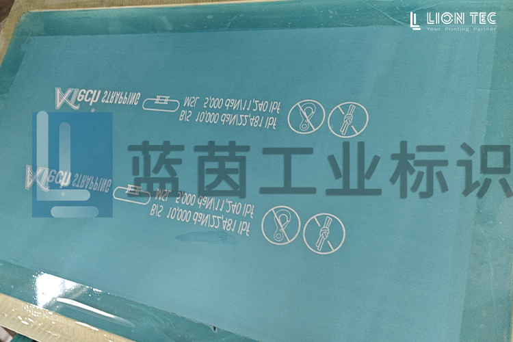告別絲印標(biāo)簽，迎接UV噴碼機(jī)：產(chǎn)品標(biāo)識的新紀(jì)元
